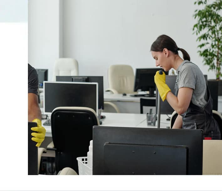 Das Bild zeigt eine Reinigungskraft und verdeutlicht das Thema »Büroreinigung Berlin«.